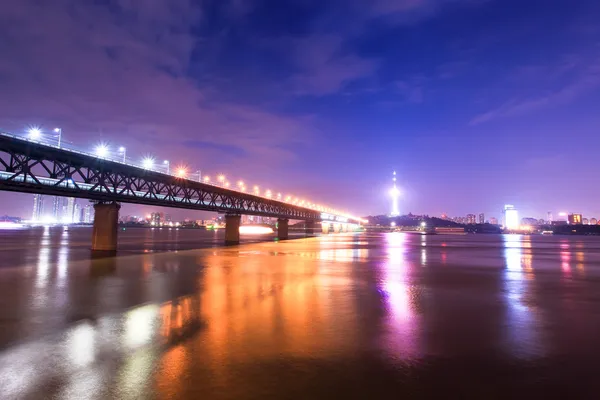 Floden staden wuhan — Stockfoto