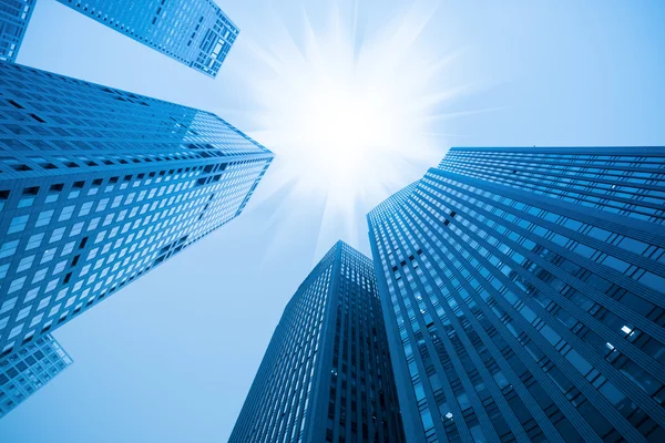 Absztrakt kék felhőkarcoló építése — Stock Fotó