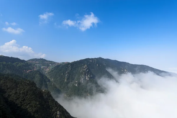 Σύννεφα και την ομίχλη στο lushan — Φωτογραφία Αρχείου