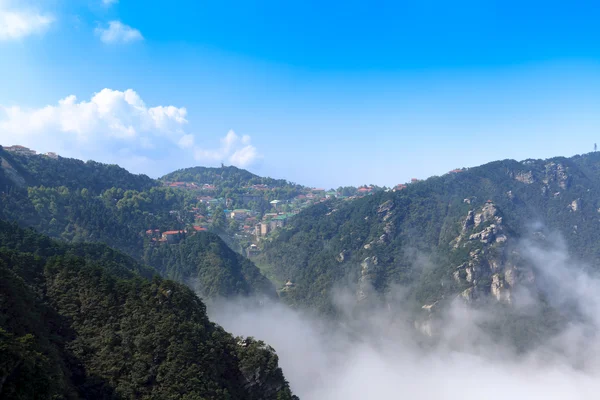 stock image Clouds and mist in the mountain town