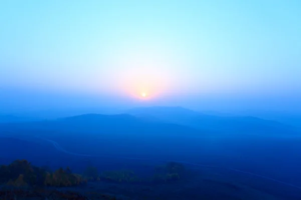 Grasland im Sonnenaufgang — Stockfoto