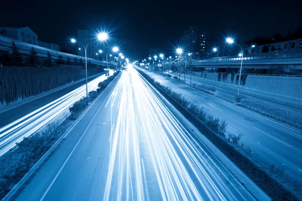 夜のラッシュアワーの交通 — ストック写真
