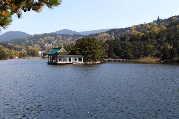 Autumn lake in lushan — Stock Photo, Image