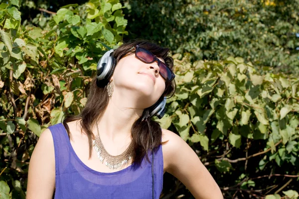 Girl listening music in headphones — Stock Photo, Image