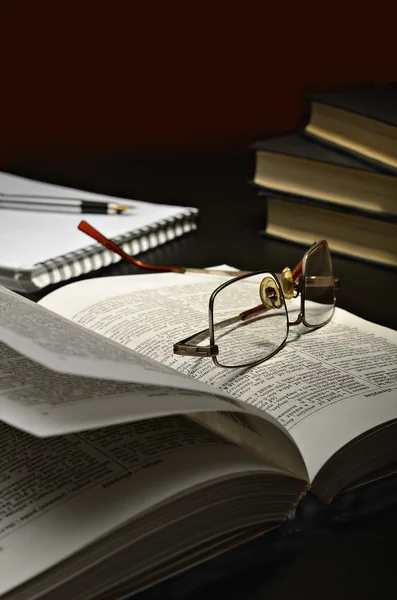 Open book and glasses — Stock Photo, Image