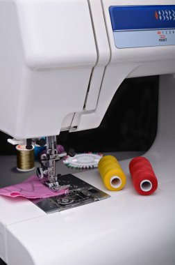 Sewing-machine clipart