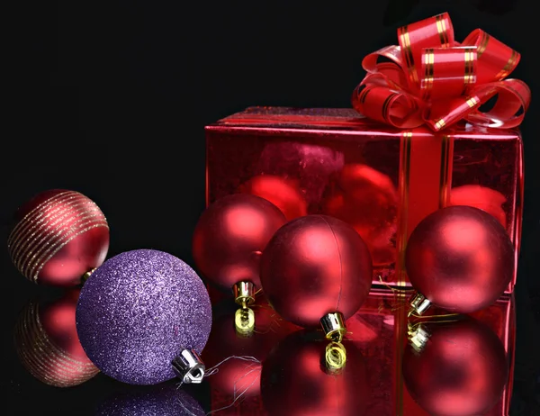 Ballen en doos van de gift — Stockfoto