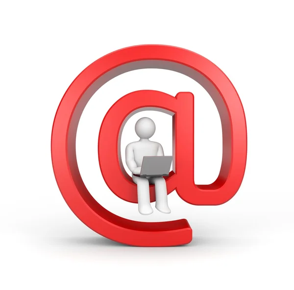 Persona leer correos electrónicos o navegar en Internet — Foto de Stock
