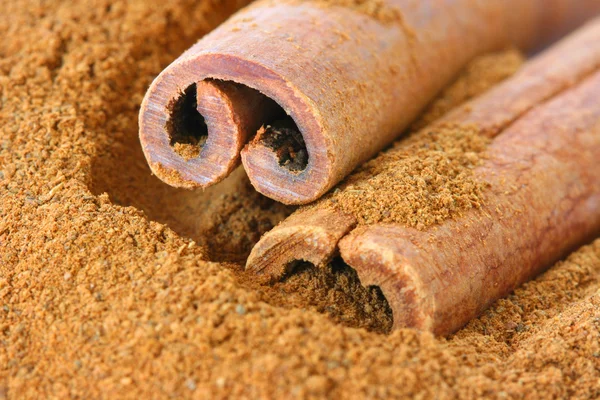 Cinnamon sticks and ground — Stock Photo, Image
