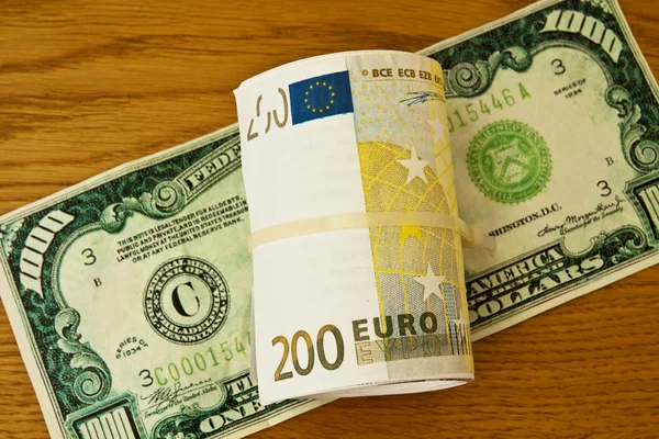 Dólares e euros — Fotografia de Stock