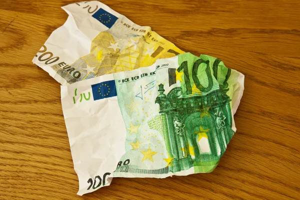 被击碎的欧元钞票 — 图库照片