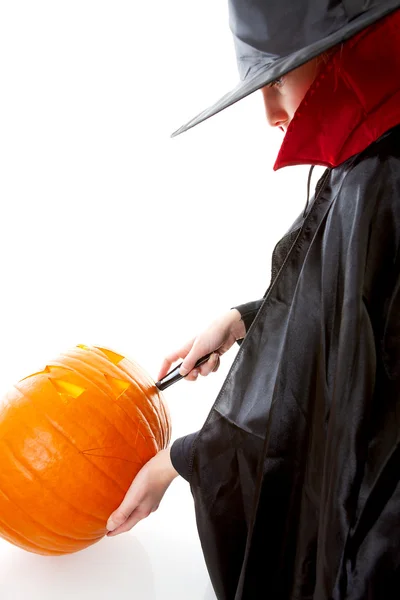Child is making scary face out of pumpkin — Stock Photo, Image