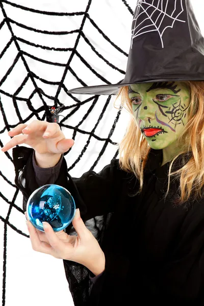 Yeşil halloween cadı kız portresi — Stok fotoğraf