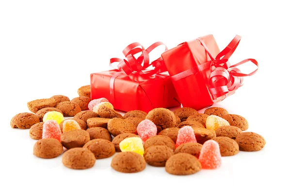Pepernoten (ginger ořechy) a dárky — Stock fotografie