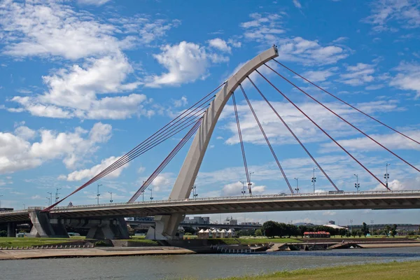 keelung Nehri üzerinde dazhi köprü