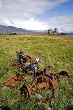 Rusted tractor clipart