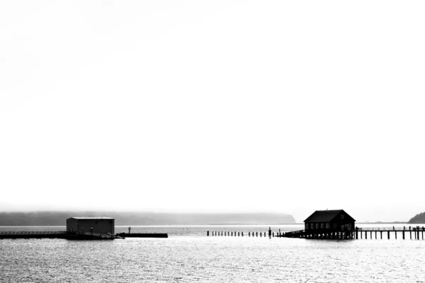 木製の桟橋のシルエット — ストック写真