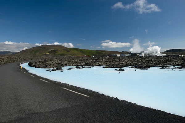 Zalane drogi z wód geotermalnych — Zdjęcie stockowe