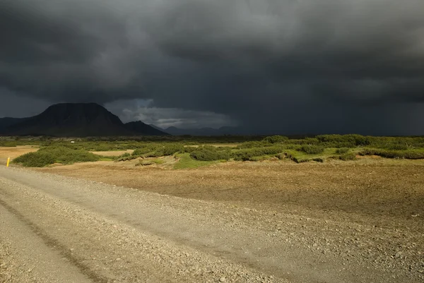 Nuvens escuras antes da tempestade pesada — Fotografia de Stock