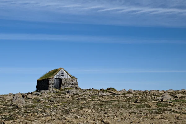 Pequena casa de pedra — Fotografia de Stock