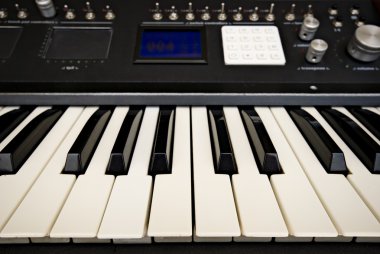 Gelişmiş synthesizer