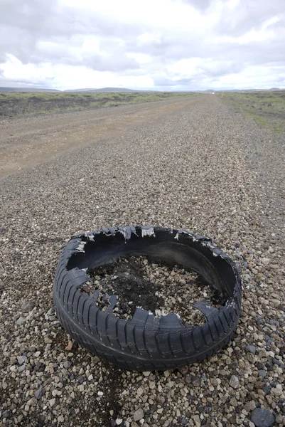 ゴム製タイヤを破壊 — ストック写真