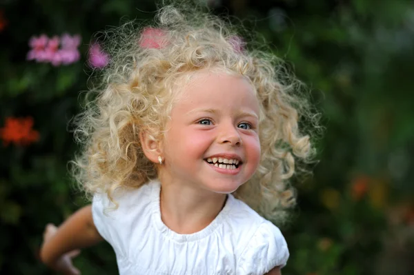 Prachtige blond kind — Stockfoto