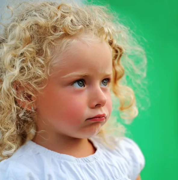 Prachtige blond kind — Stockfoto