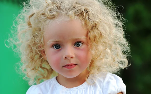 Belle enfant blonde — Photo