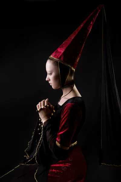 程式化的中世纪风格的历史服装的女人肖像 — 图库照片