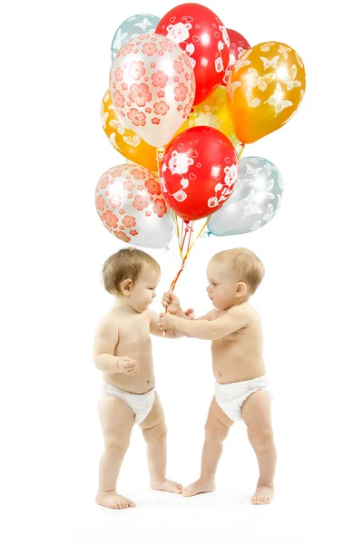 Los niños presentan globos coloridos —  Fotos de Stock