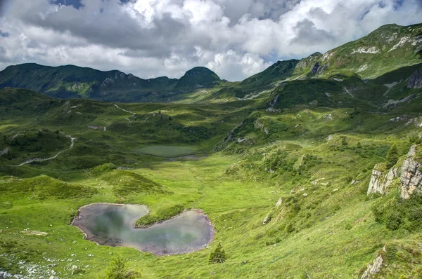 Jezera malga cadino, v italských Alpách — Stock fotografie