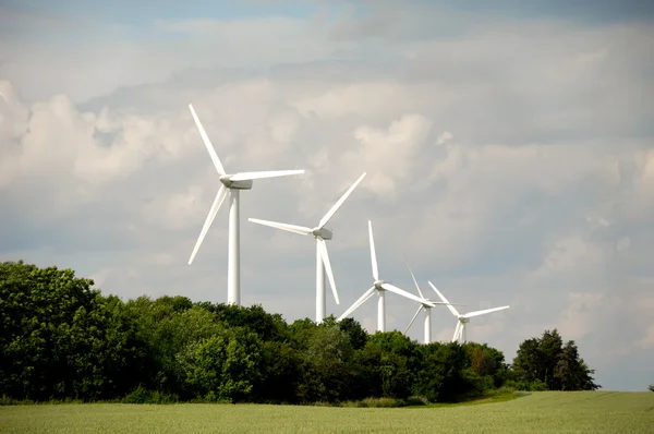 Krajina a větrné turbíny — Stock fotografie