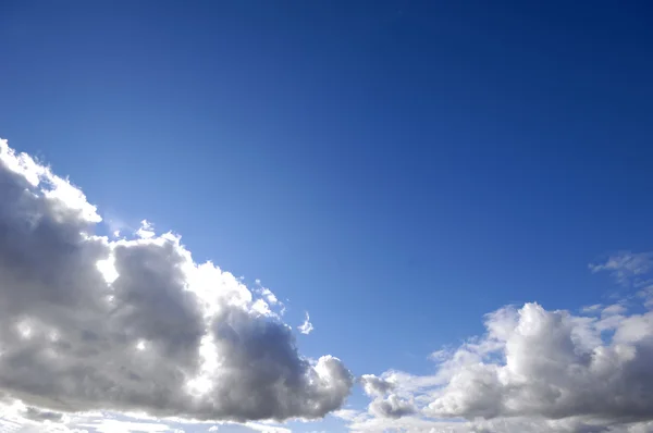 Nubes y cielo azul —  Fotos de Stock