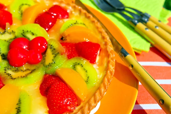 Fresh fruit cake — Stock Photo, Image