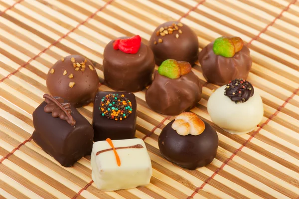 Kolorowe czekoladki cukierki — Zdjęcie stockowe