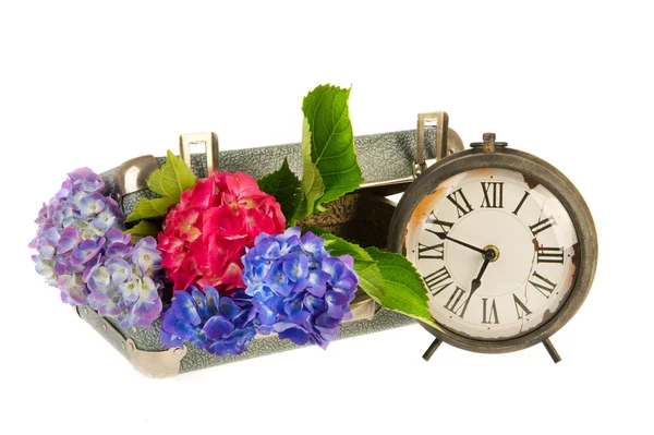 Saati ile romantik bavul — Stok fotoğraf