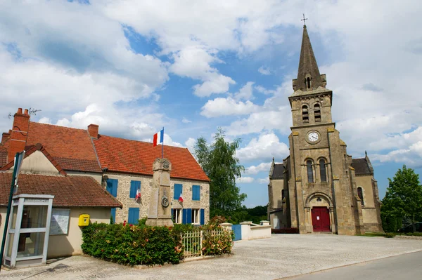 Frans dorp in de auvergne — Stockfoto