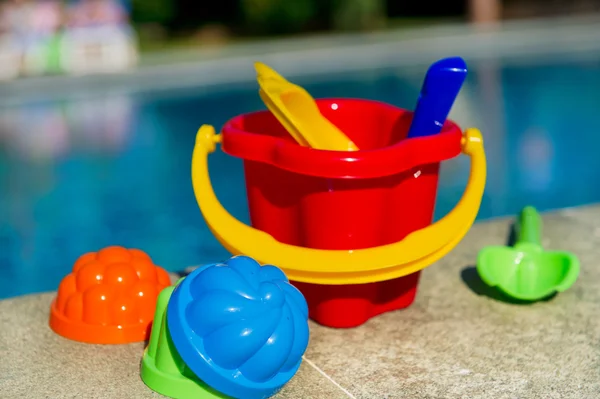 Brinquedos na piscina — Fotografia de Stock