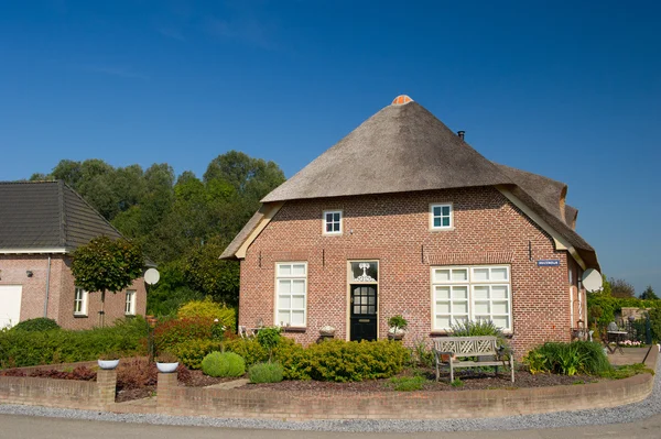 典型的荷兰农场房子 — 图库照片