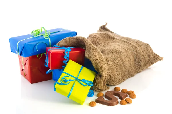 Bolsa llena de regalos Sinterklaas — Foto de Stock