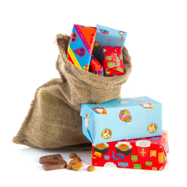 Tasche voller Sinterklaas-Geschenke — Stockfoto