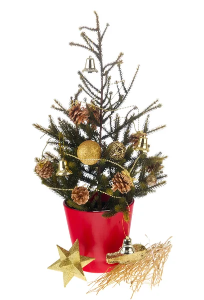 Weihnachtsbaum mit goldenem Schmuck — Stockfoto