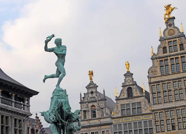 Antwerpen, marknaden, staty av brabo — Stockfoto