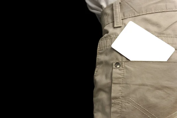 Tarjeta blanca en el bolsillo trasero de los pantalones — Foto de Stock
