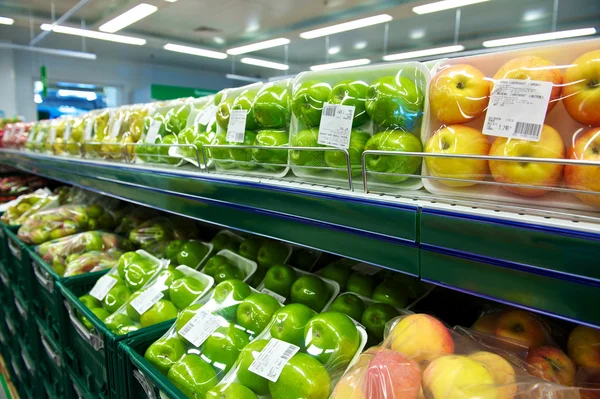 Ovoce v supermarketu — Stock fotografie