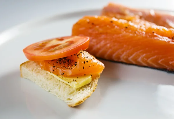 Sandwich con salmón . — Foto de Stock