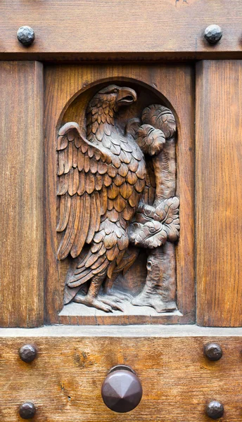 Houten deur, gotische stijl, florence. — Stockfoto