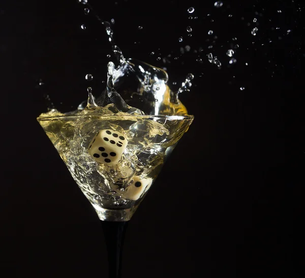 Vidro com martini . — Fotografia de Stock