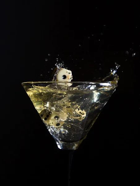 Bicchiere con martini . — Foto Stock